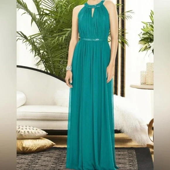 green emerald velvet dress Lady Black Tie - Khaleesi Dress - Emerald Green - Lace Dress with Fringe main image 0